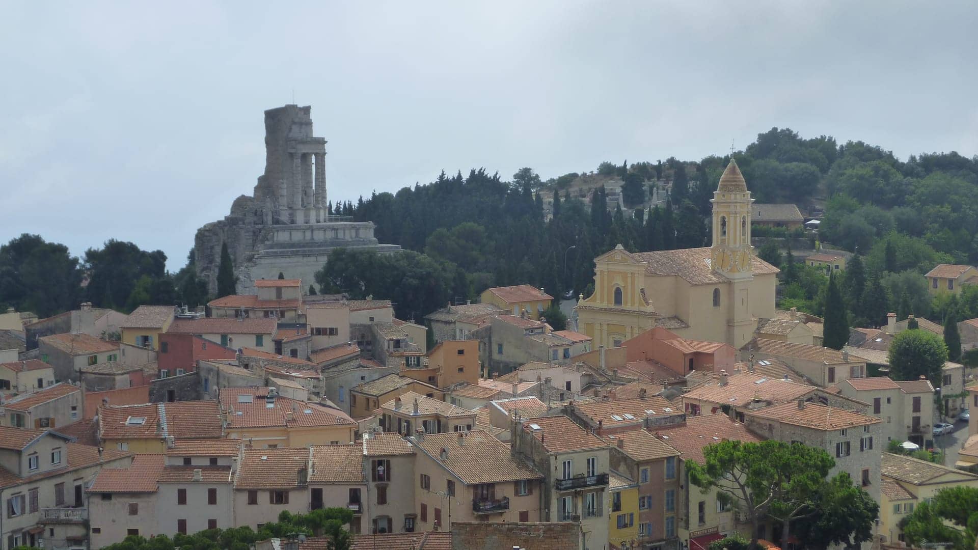 Couvreur à la Turbie, Alpes-Maritimes (06)