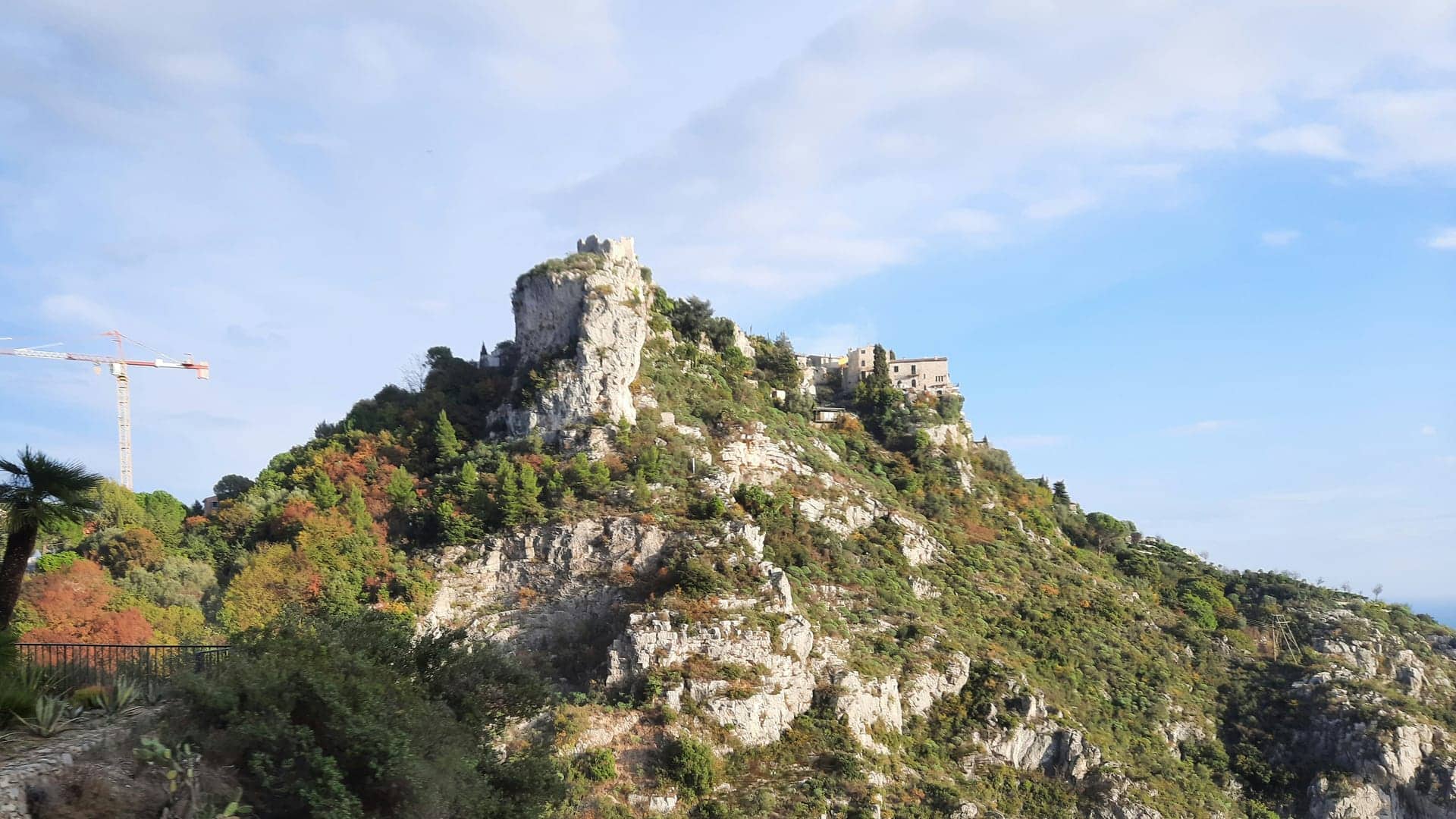 Couvreur à Èze, Alpes-Maritimes (06)