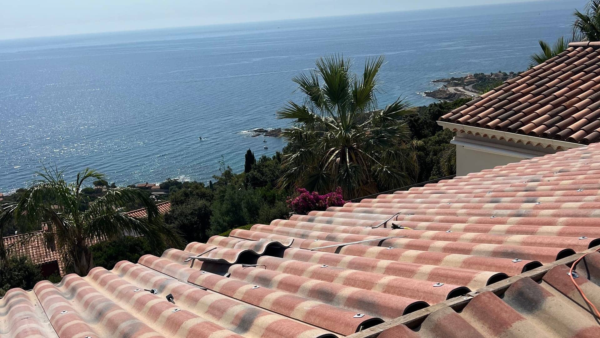Toiture en plaques imitation tuile dans les Alpes-Maritimes · Artisan Louis Duval
